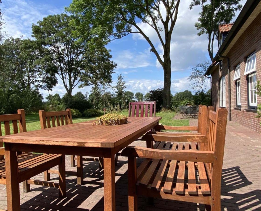 Houten buiten terras - De Meerenhoeve